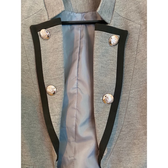 Blazer - Picture 5 of 7